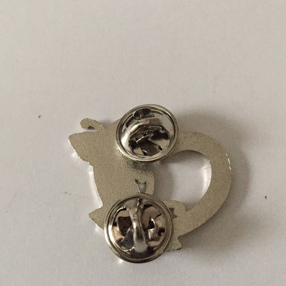 Heart butterfly pin - Picture 2 of 3